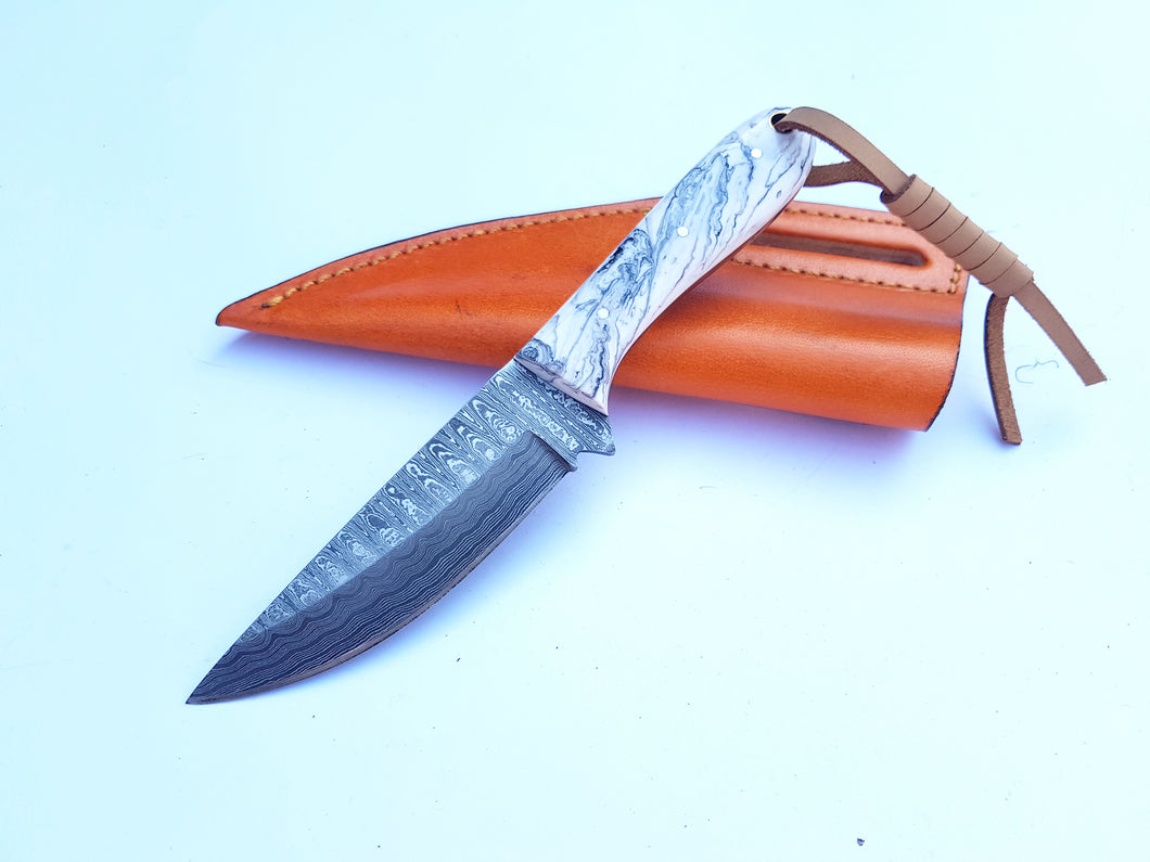 Western Cowboy Knife with Sheath for Belt, Hand Forged Damascus  Steel Blade with Resin Handle 7'' Knife Gift for Him/her